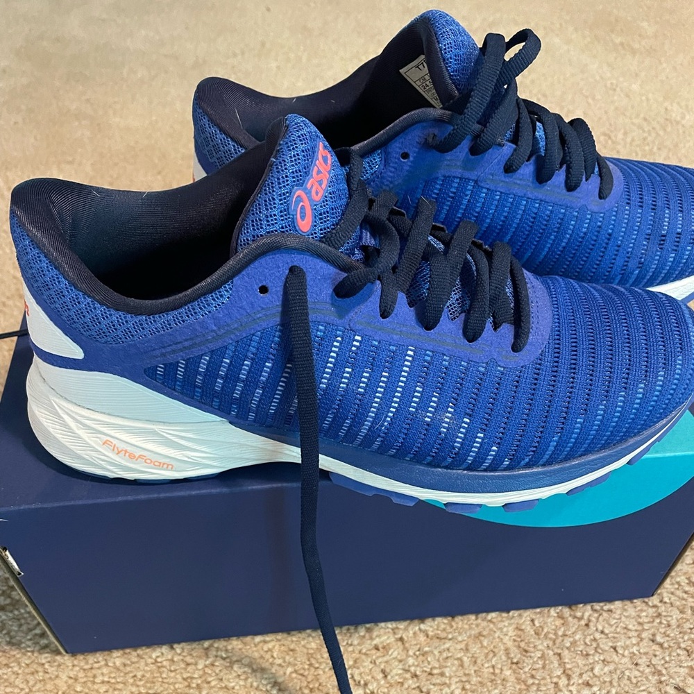 Brand new ASICS Dynaflyte 2 sneakers. Never worn. Still in box. Blue.